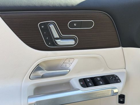 New 2025 Mercedes-Benz GLB 250 4MATIC image 24