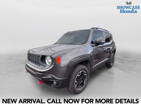Used 2016 Jeep Renegade Trailhawk AWD/4WD image 2
