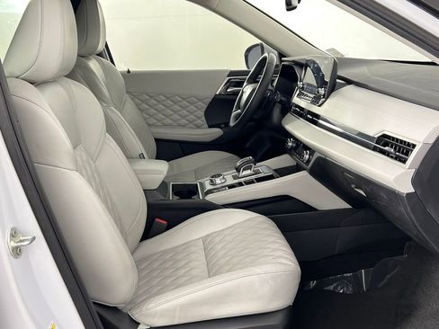 Used 2024 Mitsubishi Outlander SEL image 18