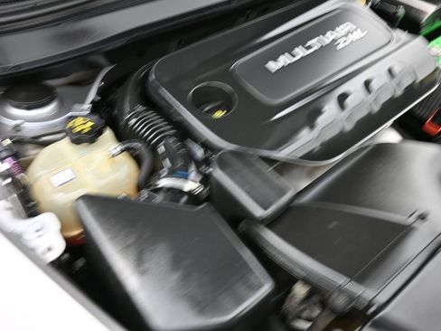 Used 2018 Jeep Cherokee Latitude w/ Altitude Package FWD image 29