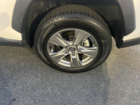 Certified 2022 Toyota RAV4 XLE FWD image 40
