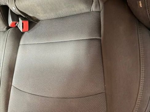 Used 2017 Chevrolet Cruze LT w/ Convenience Package image 17