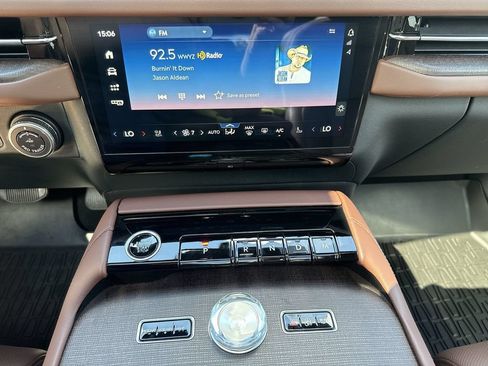 Used 2025 Lincoln Navigator L Reserve AWD/4WD image 16