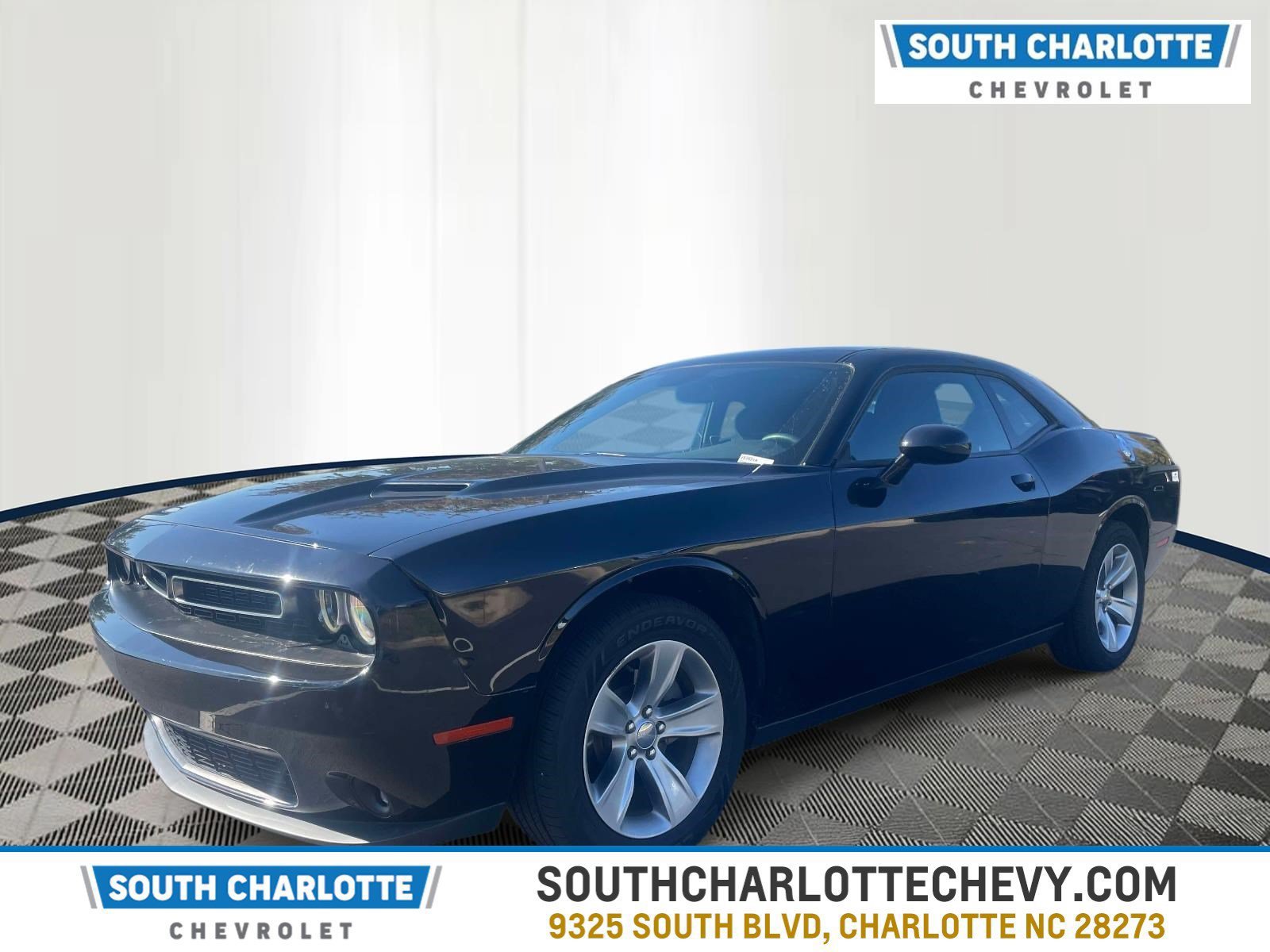 Used 2020 Dodge Challenger SXT w/ Driver Convenience Group RWD image 1