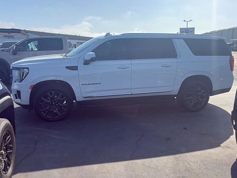 Used 2023 GMC Yukon XL SLT w/ SLT Premium Package RWD image 15