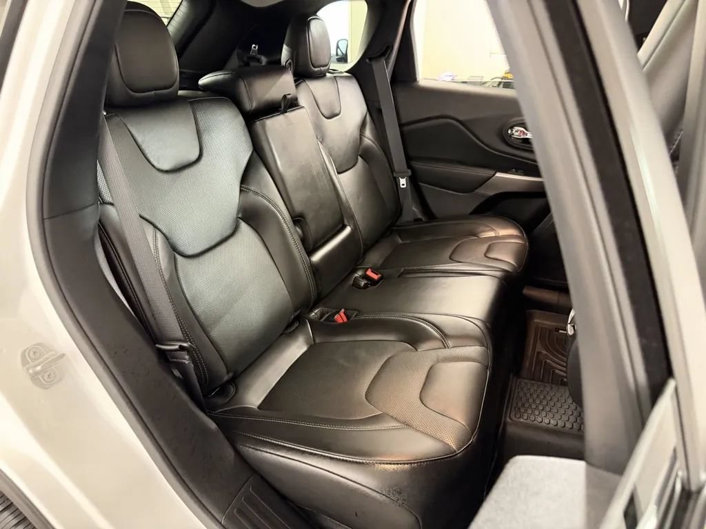 Used 2021 Jeep Cherokee Limited AWD/4WD image 36