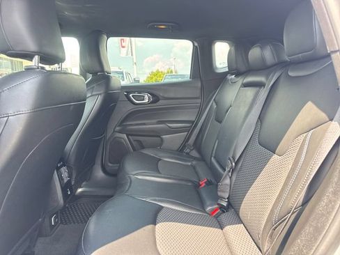 Used 2025 Jeep Compass Latitude w/ Convenience Group AWD/4WD image 11