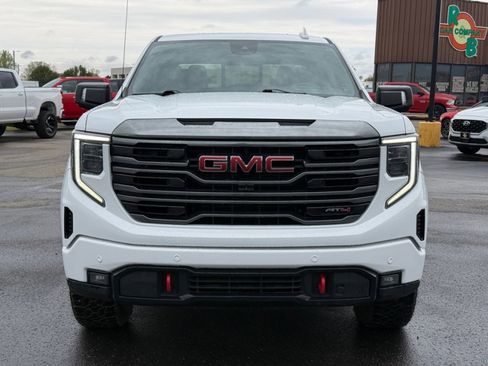 Used 2022 GMC Sierra 1500 AT4 w/ AT4 Premium Package AWD/4WD image 3