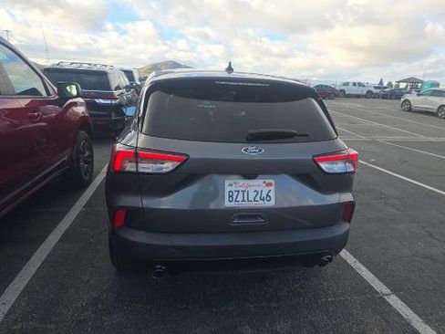 Used 2021 Ford Escape SE w/ SE Sport Appearance Package image 5