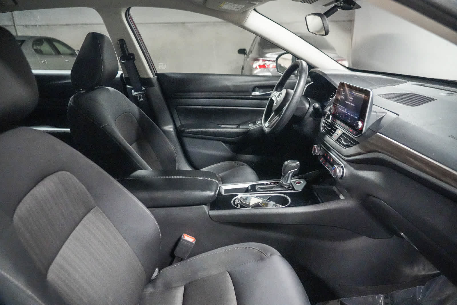 Used 2024 Nissan Altima 2.5 SV FWD image 14
