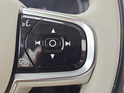 Used 2024 Volvo XC90 B6 Plus AWD/4WD image 18