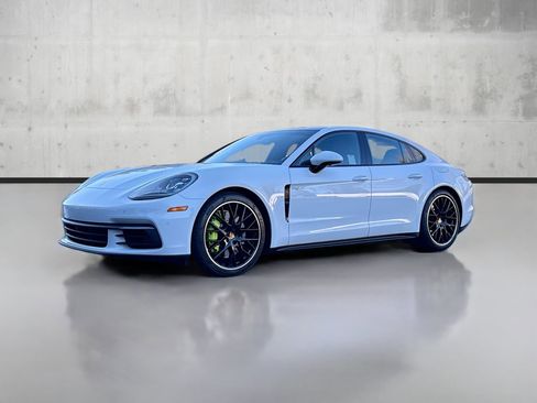 Used 2019 Porsche Panamera 4 image 3