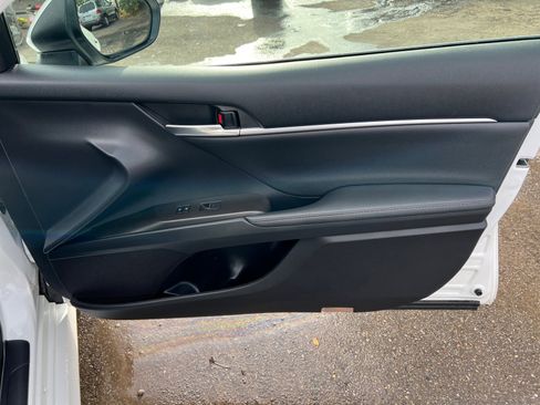 Used 2022 Toyota Camry XLE image 17