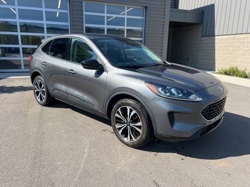 Used 2021 Ford Escape SE w/ SE Sport Appearance Package AWD/4WD image 3
