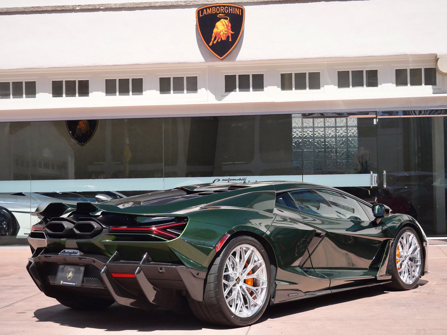 Used 2025 Lamborghini Revuelto AWD/4WD image 3