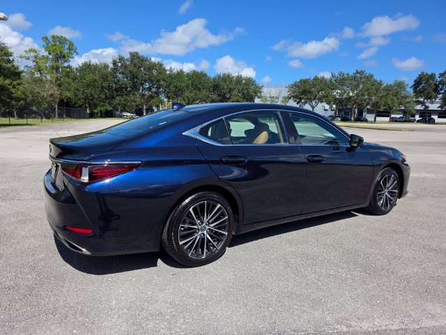 Used 2025 Lexus ES 350 w/ Premium Package FWD image 3