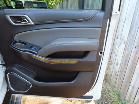 Used 2017 GMC Yukon XL Denali w/ Enhanced Security Package RWD image 23