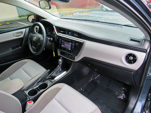 Used 2017 Toyota Corolla LE w/ Carpet Mat Package (TMS) image 20