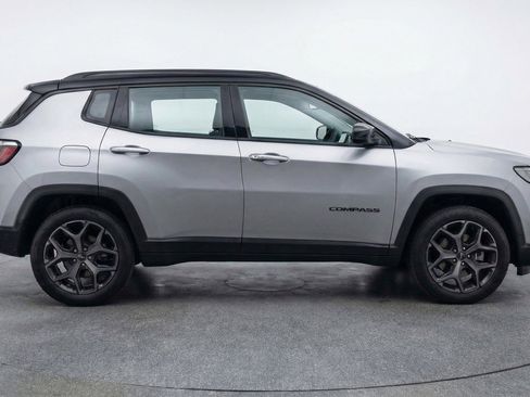 Used 2025 Jeep Compass Limited AWD/4WD image 11
