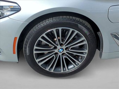 Used 2020 BMW 530e w/ Premium Package image 25