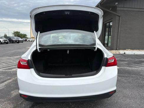 Used 2017 Chevrolet Malibu LT FWD image 10