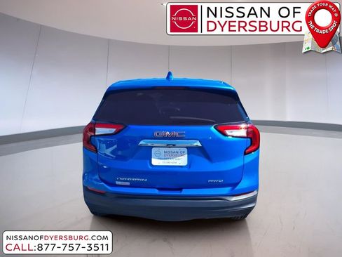 Used 2024 GMC Terrain SLE image 4