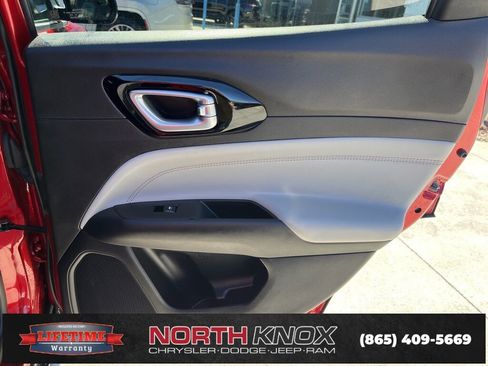 Used 2025 Jeep Compass Limited image 23