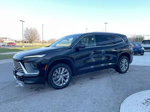 Used 2025 Buick Enclave Preferred image 2