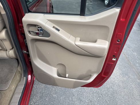 Used 2014 Nissan Frontier SV w/ SV Value Truck Package AWD/4WD image 21