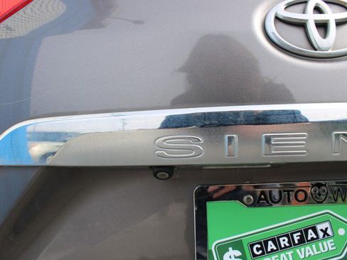 Used 2014 Toyota Sienna Limited w/ Limited Premium Package image 9