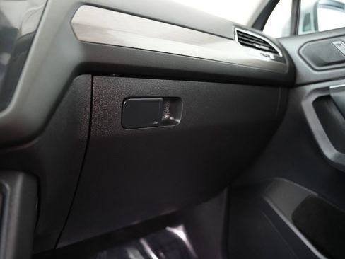 Used 2020 Volkswagen Tiguan SE image 46