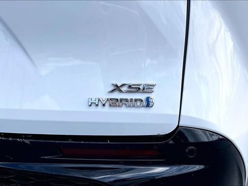 Used 2023 Toyota Sienna XSE FWD image 8