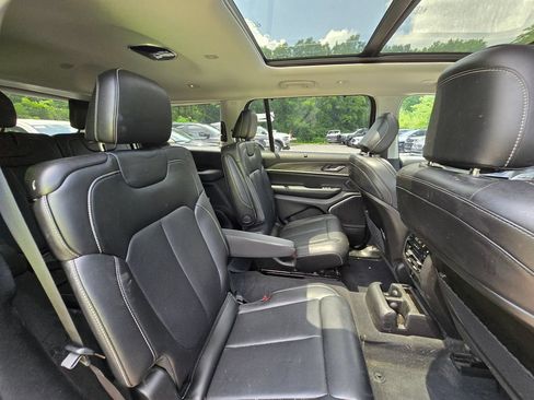 Used 2023 Jeep Grand Cherokee L Limited w/ Luxury Tech Group II AWD/4WD image 19