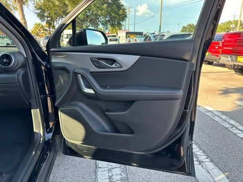 Used 2025 Chevrolet Blazer LT FWD image 12