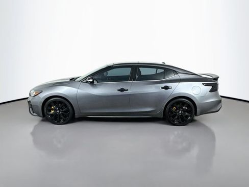 Used 2023 Nissan Maxima SR w/ Sport Mat Group FWD image 11