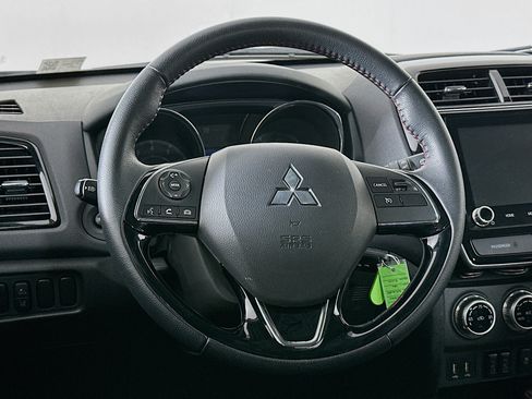 Used 2025 Mitsubishi Outlander Sport LE AWD/4WD image 16