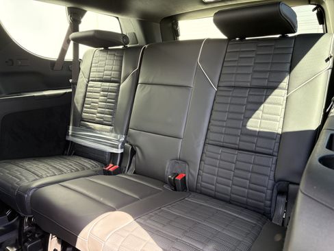 New 2026 Cadillac Escalade ESV Platinum Sport AWD/4WD image 8