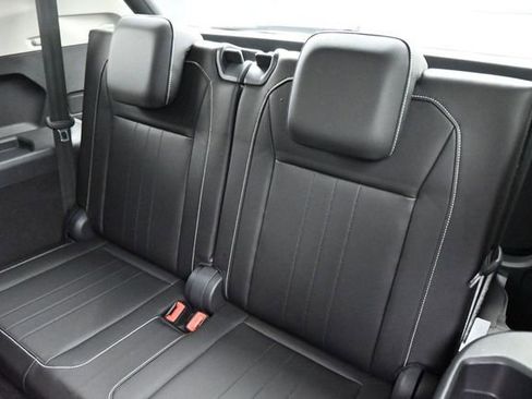 Used 2024 Volkswagen Tiguan SE FWD image 22