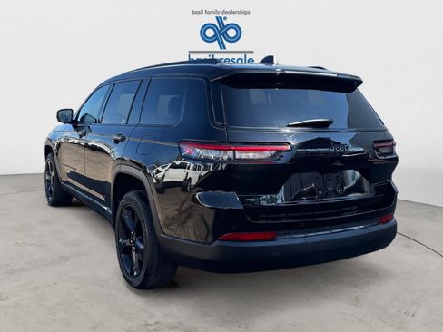 Used 2023 Jeep Grand Cherokee L Laredo image 3