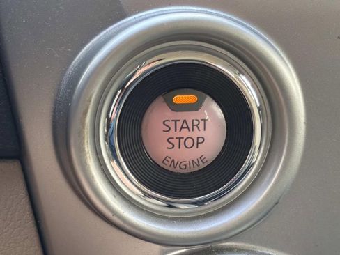 Used 2017 Nissan Titan SV image 25