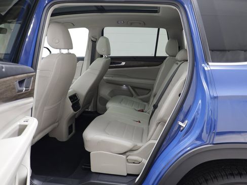 Used 2025 Volkswagen Atlas SEL image 13