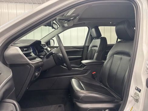 Used 2023 Jeep Grand Cherokee 4WD 4xe image 13