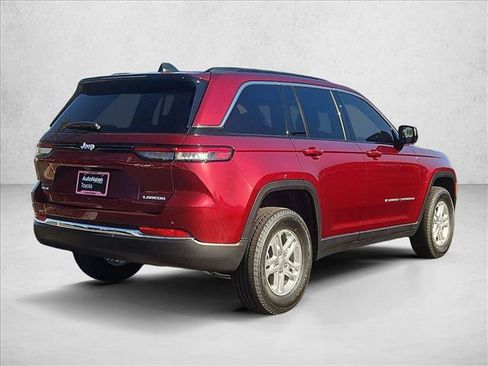 Used 2025 Jeep Grand Cherokee Laredo w/ Luxury Tech Group I AWD/4WD image 5