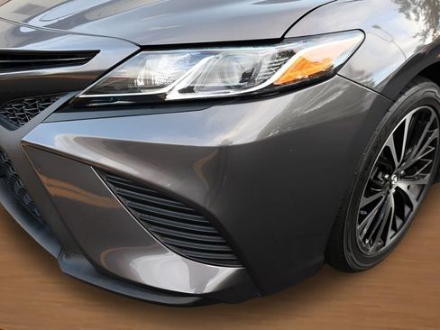 Used 2020 Toyota Camry SE w/ Convenience Package FWD image 4