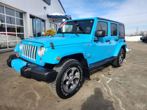 Used 2017 Jeep Wrangler Unlimited Sahara w/ Connectivity Group image 5