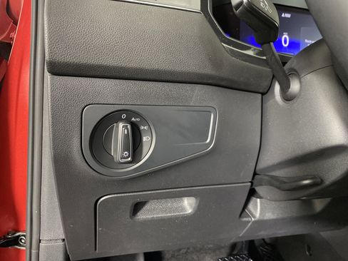 Used 2022 Volkswagen Tiguan SE image 25