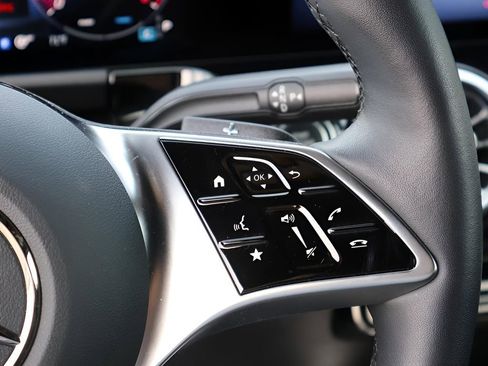 Certified 2025 Mercedes-Benz GLA 250 4MATIC image 33