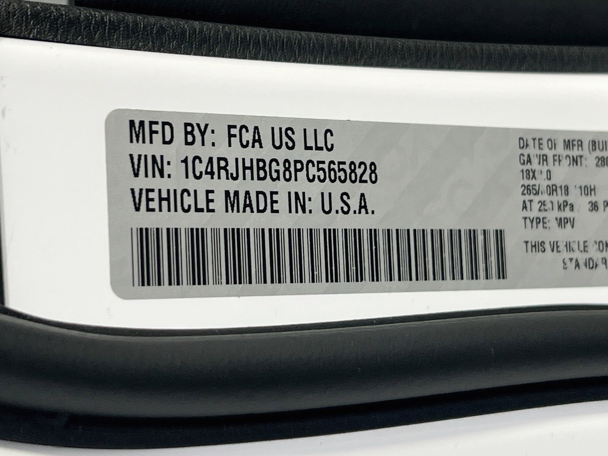 Used 2023 Jeep Grand Cherokee Limited AWD/4WD image 32