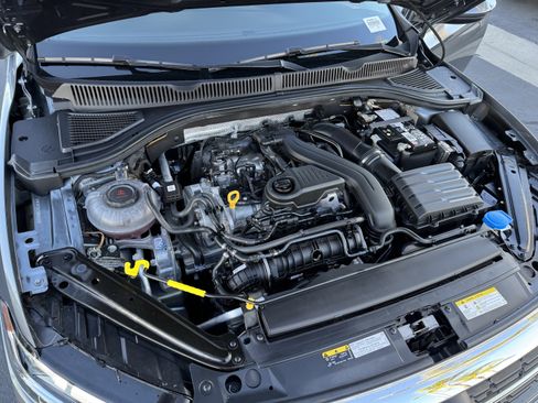 Certified 2024 Volkswagen Jetta SE w/ Panoramic Sunroof Package image 37