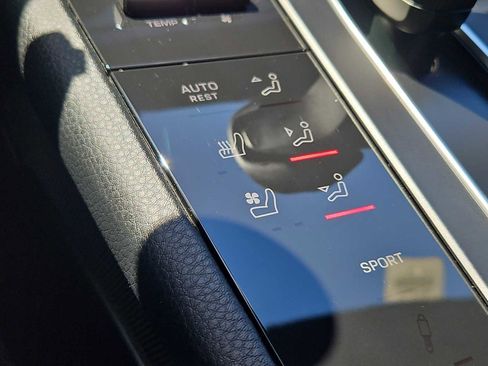 Certified 2024 Porsche Macan AWD/4WD image 40